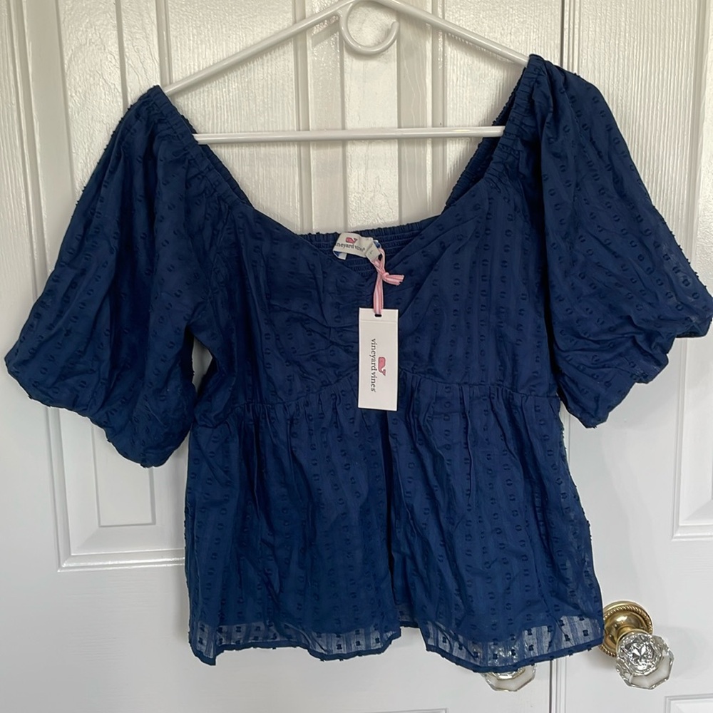 Vineyard Vines Swiss Dot Puff Sleeve Top. Size Large. Tag. Excellent condition.